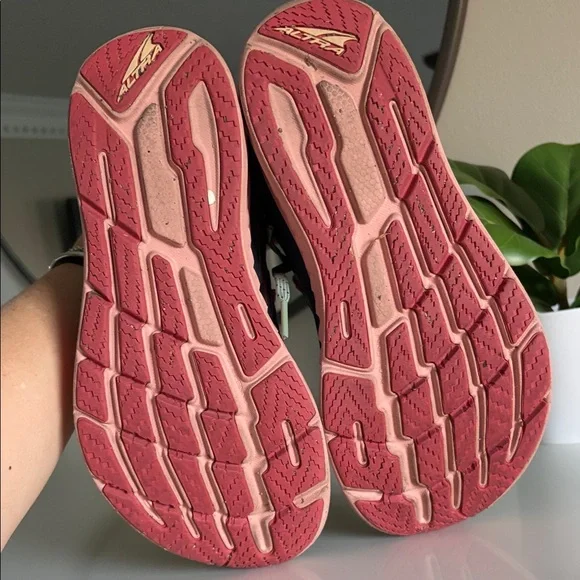 Altra Women's Size 7.5 Torin 7 Navy and Pink - Picture 4 of 7